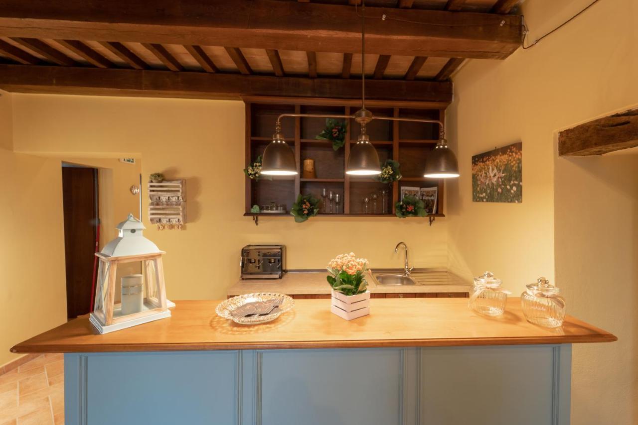 Albergo La Loggia Di San Martino Gualdo Tadino Bagian luar foto