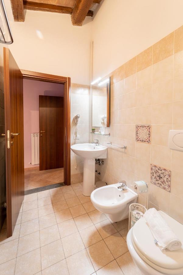 Albergo La Loggia Di San Martino Gualdo Tadino Bagian luar foto