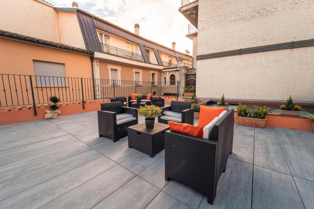 Albergo La Loggia Di San Martino Gualdo Tadino Bagian luar foto