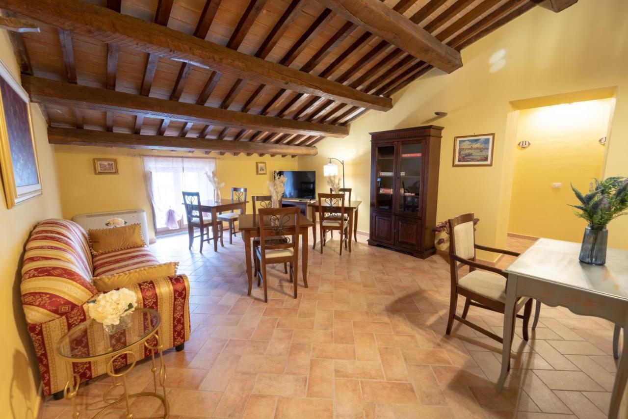 Albergo La Loggia Di San Martino Gualdo Tadino Bagian luar foto