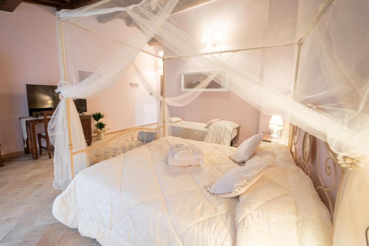 Albergo La Loggia Di San Martino Gualdo Tadino Bagian luar foto