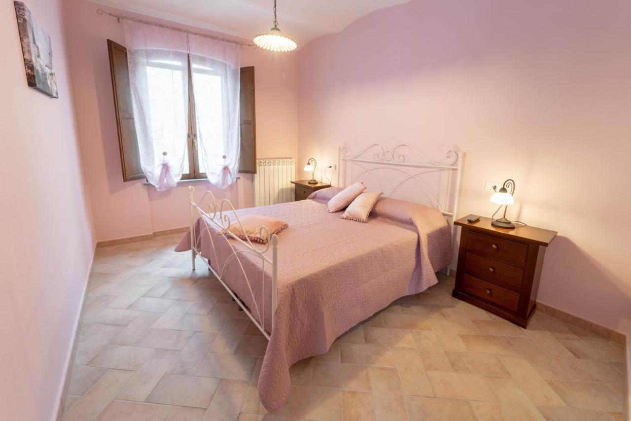 Albergo La Loggia Di San Martino Gualdo Tadino Bagian luar foto