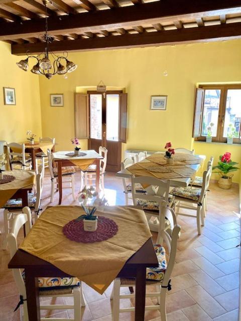 Albergo La Loggia Di San Martino Gualdo Tadino Bagian luar foto