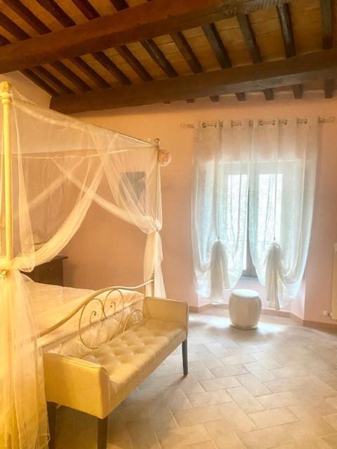 Albergo La Loggia Di San Martino Gualdo Tadino Bagian luar foto