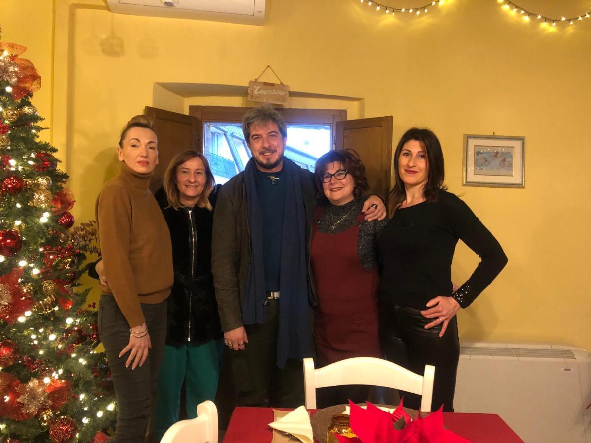 Albergo La Loggia Di San Martino Gualdo Tadino Bagian luar foto